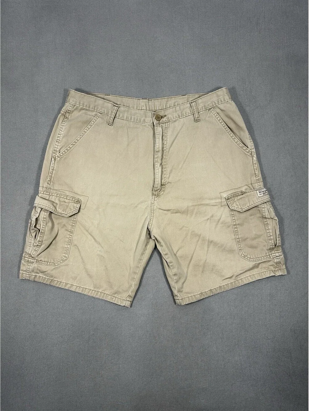 Wrangler Men’s Relaxed Fit Cargo Utility Shorts Tan Khaki Size 37